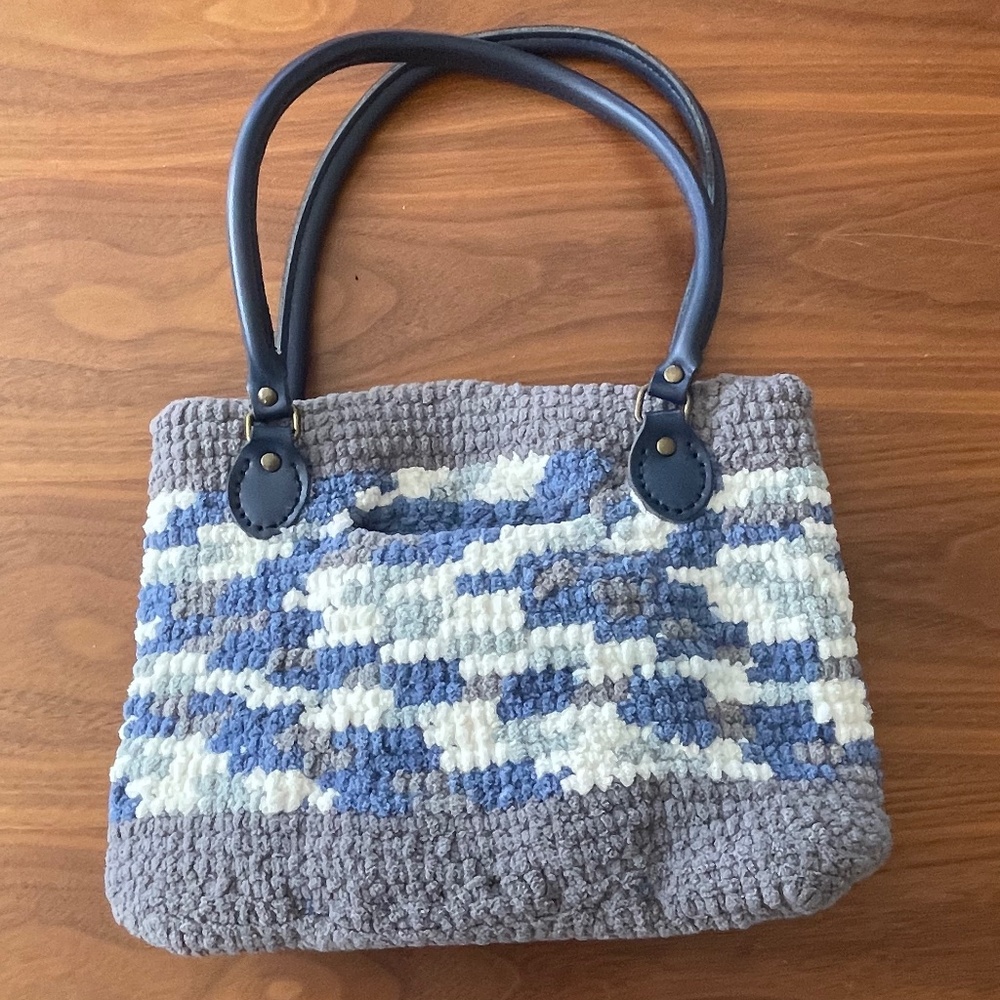Like New-Chenille knitted purse